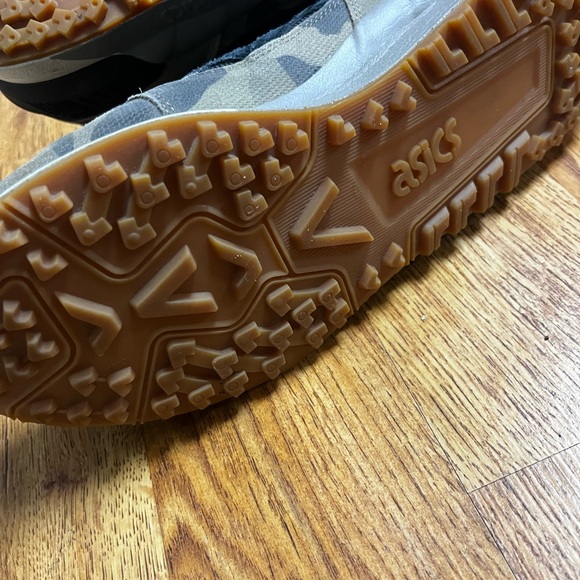 ASICS - Picture 7 of 7